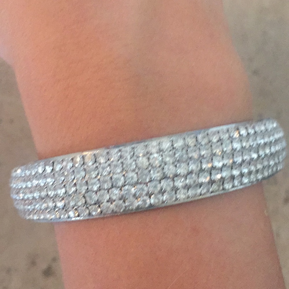 Sparkling diamond bangle. 💎